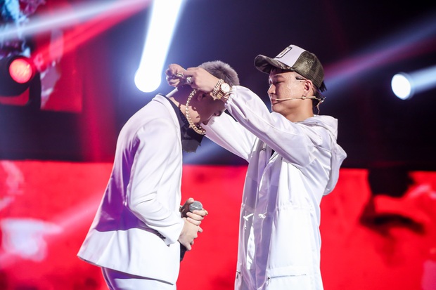 King Of Rap: Á hậu Kiều Loan diện đầm đuôi cá lộng lẫy bắn rap về chân dài não ngắn - Ảnh 7. King Of Rap: Á hậu Kiều Loan diện đầm đuôi cá lộng lẫy bắn rap về chân dài não ngắn - Ảnh 7.