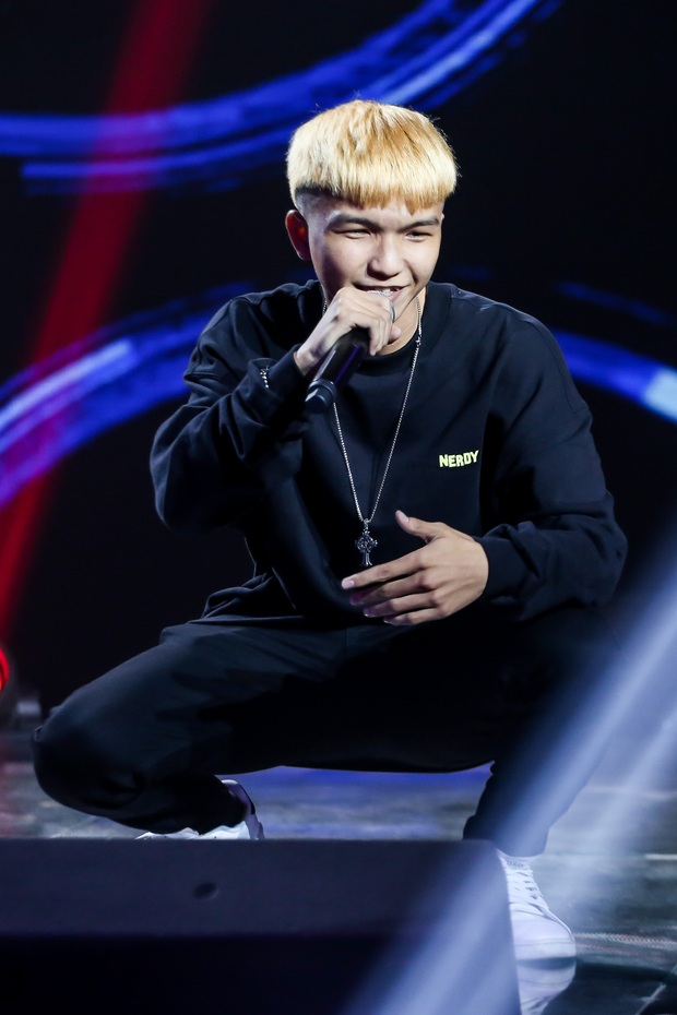 King Of Rap: Á hậu Kiều Loan diện đầm đuôi cá lộng lẫy bắn rap về chân dài não ngắn - Ảnh 12. King Of Rap: Á hậu Kiều Loan diện đầm đuôi cá lộng lẫy bắn rap về chân dài não ngắn - Ảnh 12.