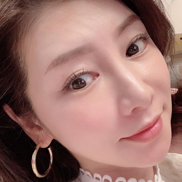 Phù thuỷ làn da Nhật Bản tiết lộ 6 tips dưỡng da: Dùng serum đúng 3 bước, nếu bận quá hãy đắp mặt nạ - Ảnh 2. Phù thuỷ làn da Nhật Bản tiết lộ 6 tips dưỡng da: Dùng serum đúng 3 bước, nếu bận quá hãy đắp mặt nạ - Ảnh 2.