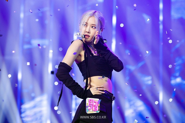 10 khoảnh khắc tiên tử kết màn gây bão MXH của BLACKPINK: Jisoo đúng tầm Hoa hậu, Jennie sexy nhưng Lisa mới là trùm cuối - Ảnh 13.