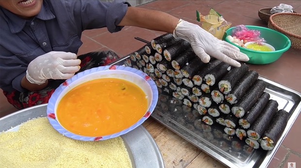 Chẳng ai như Bà Tân Vlog: dùng đỗ để làm kimbap, cuộn xong nhìn mà tá hoả - Ảnh 4.