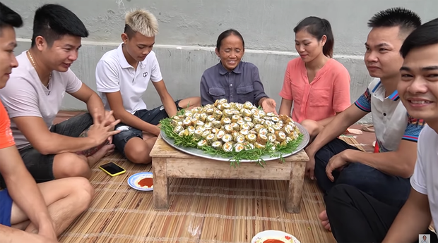 Chẳng ai như Bà Tân Vlog: dùng đỗ để làm kimbap, cuộn xong nhìn mà tá hoả - Ảnh 7.