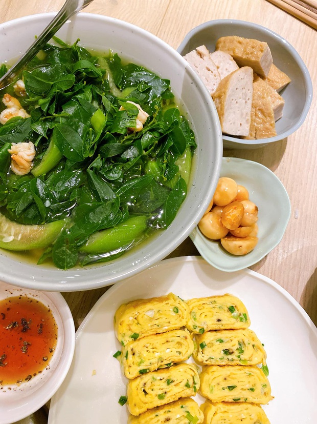 Lướt Facebook Bích Phương cứ 10 tấm ảnh là có một mâm cơm, chồng chưa có nhưng tự khai mình cô vợ đảm luôn? - Ảnh 2.