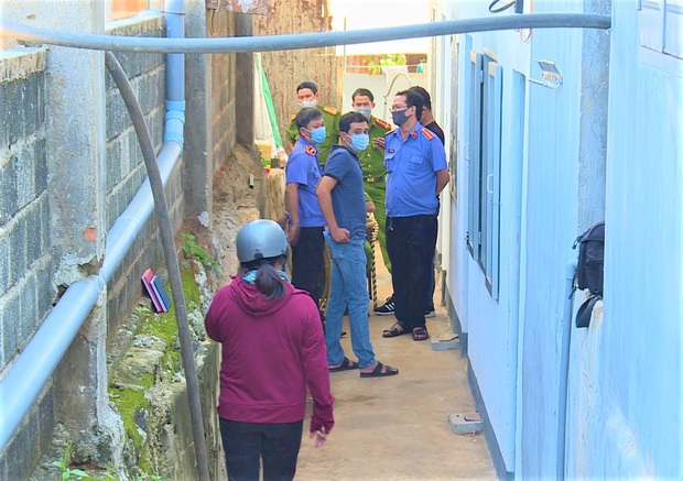 Hoảng hồn phát hiện 2 vợ chồng chết trong tư thế treo cổ tại phòng trọ - Ảnh 3.