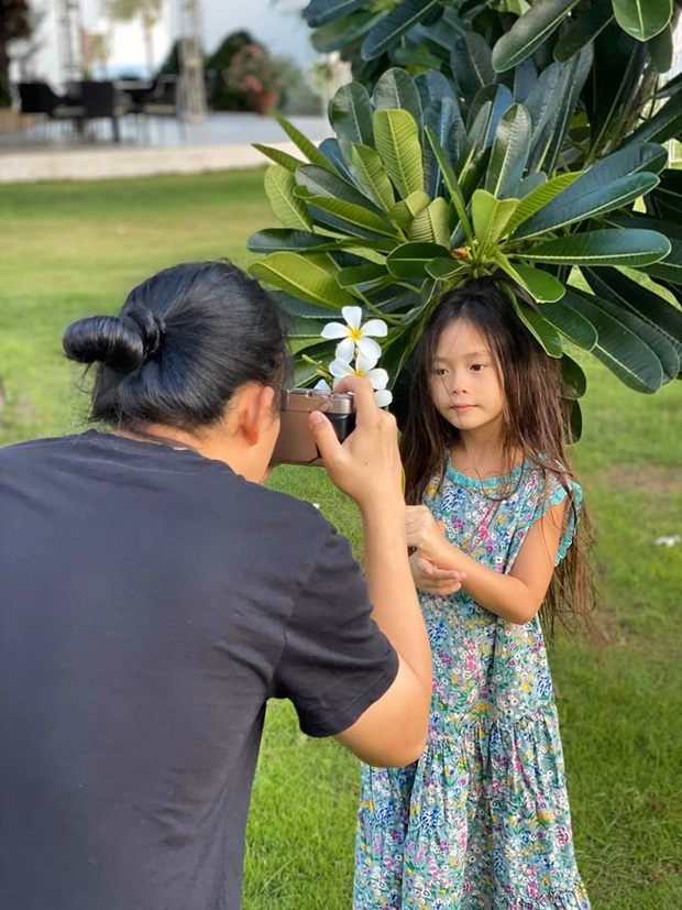 Nhan sắc nổi bần bật của bé Sol qua ống kính mẹ Đoan Trang, giờ mới hiểu sao Tiến Luật cứ hối thúc chuyện kết thông gia - Ảnh 2.