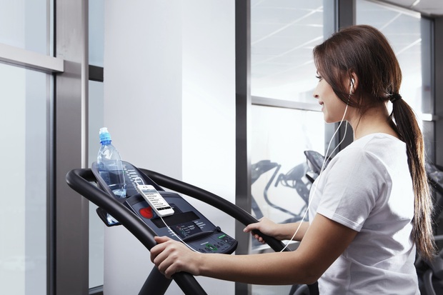 Tập luyện trên máy chạy bộ cần lưu ý 5 vấn đề nếu không muốn gặp chấn thương trong quá trình tập - Ảnh 2. Tập luyện trên máy chạy bộ cần lưu ý 5 vấn đề nếu không muốn gặp chấn thương trong quá trình tập - Ảnh 2.