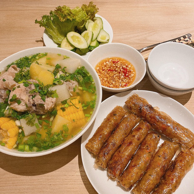 Lướt Facebook Bích Phương cứ 10 tấm ảnh là có một mâm cơm, chồng chưa có nhưng tự khai mình cô vợ đảm luôn? - Ảnh 14.