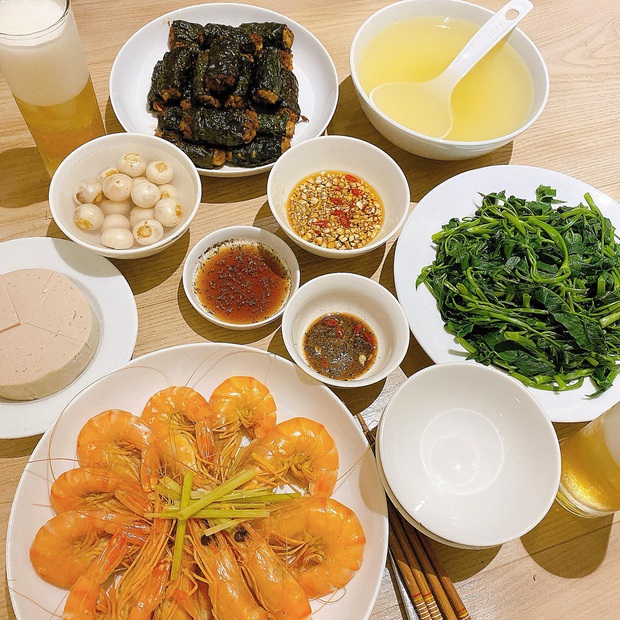 Lướt Facebook Bích Phương cứ 10 tấm ảnh là có một mâm cơm, chồng chưa có nhưng tự khai mình cô vợ đảm luôn? - Ảnh 12.