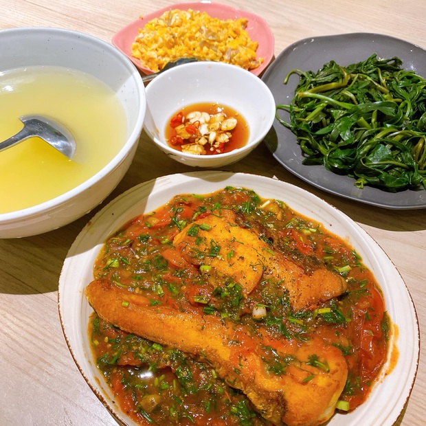 Lướt Facebook Bích Phương cứ 10 tấm ảnh là có một mâm cơm, chồng chưa có nhưng tự khai mình cô vợ đảm luôn? - Ảnh 6.