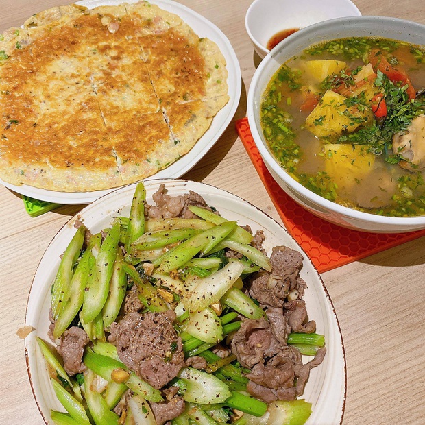 Lướt Facebook Bích Phương cứ 10 tấm ảnh là có một mâm cơm, chồng chưa có nhưng tự khai mình cô vợ đảm luôn? - Ảnh 4.