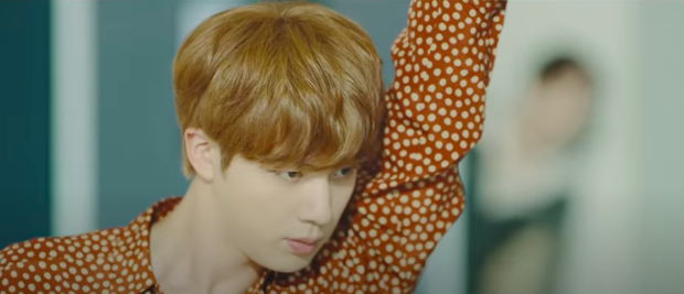 BTS tung MV mới cho Dynamite: Jin xuất hiện nhiều hơn hẳn, nhiều cảnh quay siêu đáng yêu mà không được cho vào MV chính - Ảnh 7.