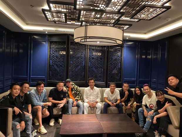 Dàn sao Rap Việt hội tụ đầy đủ trong 1 khung hình, netizen phản ứng: Hú hồn họ chịu thay đồ rồi! - Ảnh 1.