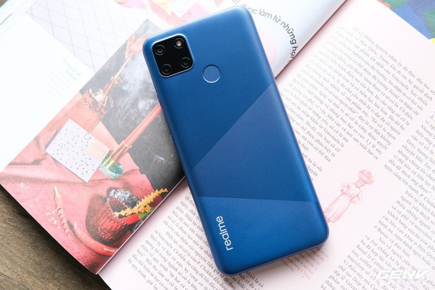 Cận cảnh Realme C12 vừa ra mắt tại Việt Nam: Bản nâng cấp từ C11, pin trâu hơn, mọc thêm 1 camera sau, giá 3,49 triệu đồng - Ảnh 8.