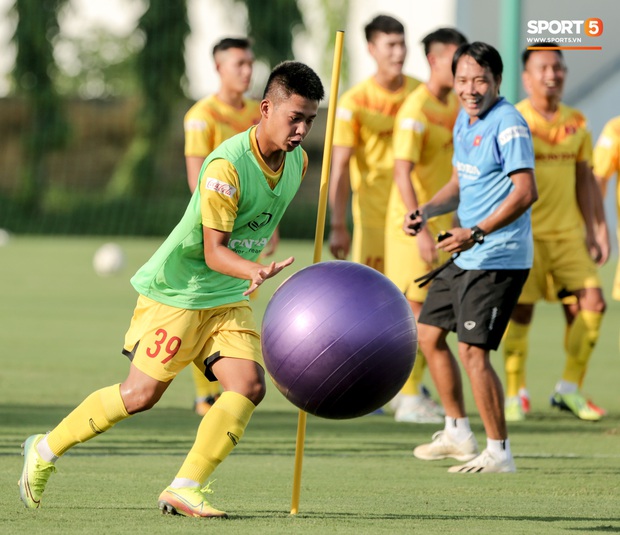 U22 Việt Nam đại chiến với bóng khổng lồ trước ngày đấu Bùi Tiến Dũng, Quế Ngọc Hải - Ảnh 6.