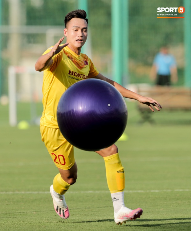U22 Việt Nam đại chiến với bóng khổng lồ trước ngày đấu Bùi Tiến Dũng, Quế Ngọc Hải - Ảnh 7.