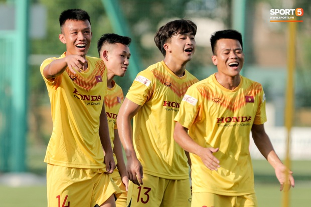 U22 Việt Nam đại chiến với bóng khổng lồ trước ngày đấu Bùi Tiến Dũng, Quế Ngọc Hải - Ảnh 5.
