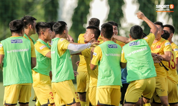 U22 Việt Nam đại chiến với bóng khổng lồ trước ngày đấu Bùi Tiến Dũng, Quế Ngọc Hải - Ảnh 10.