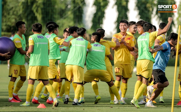 U22 Việt Nam đại chiến với bóng khổng lồ trước ngày đấu Bùi Tiến Dũng, Quế Ngọc Hải - Ảnh 11.