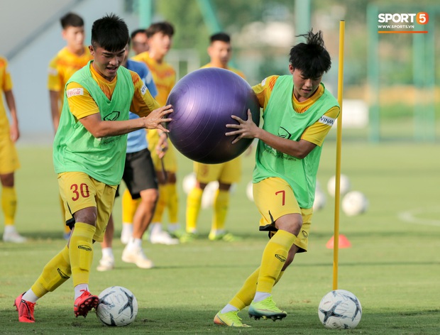 U22 Việt Nam đại chiến với bóng khổng lồ trước ngày đấu Bùi Tiến Dũng, Quế Ngọc Hải - Ảnh 9.
