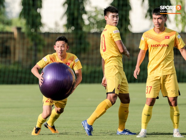 U22 Việt Nam đại chiến với bóng khổng lồ trước ngày đấu Bùi Tiến Dũng, Quế Ngọc Hải - Ảnh 4.