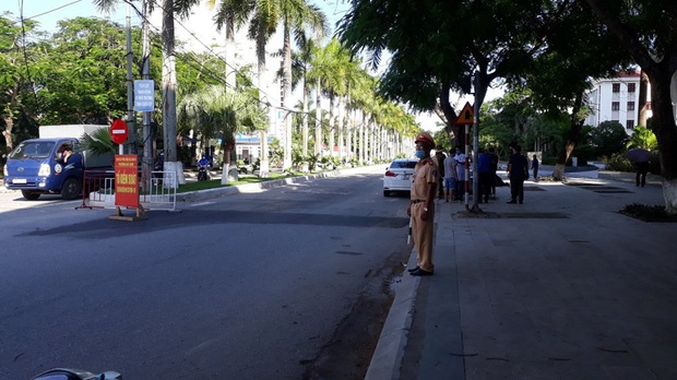 Hải Phòng phát thông báo khẩn liên quan du học sinh được xác định mắc Covid-19 sau khi nhập cảnh Hàn Quốc, quận Đồ Sơn tạm dừng một số dịch vụ - Ảnh 1.