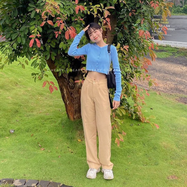 1 chiếc crop top 2 cách diện: Angela Baby hack tuổi như nữ sinh, Quan Hiểu Đồng lên đồ đơn giản mà trẻ trung - Ảnh 15. 1 chiếc crop top 2 cách diện: Angela Baby hack tuổi như nữ sinh, Quan Hiểu Đồng lên đồ đơn giản mà trẻ trung - Ảnh 15.