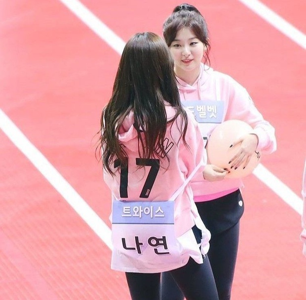 Thánh thu thập hội gái xinh Kbiz Seulgi (Red Velvet): Từ nữ thần TWICE, BLACKPINK đến minh tinh, cả chục mỹ nhân đều là bạn thân - Ảnh 20.