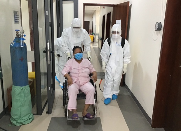 Cụ bà 75 tuổi bị ung thư và 2 bệnh nhân suy tim, thận nặng đã khỏi Covid-19 - Ảnh 1.