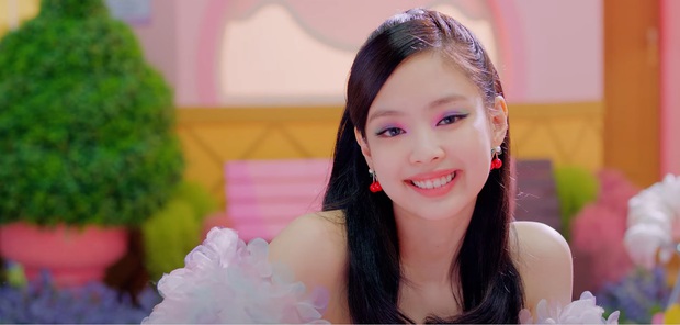 Loạt trends trang điểm hay ho được BLACKPINK lăng xê trong MV mới mà dễ là bạn đã bỏ qua, giờ hóng ngay còn kịp - Ảnh 1.