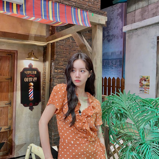 11 set đồ tối giản nhưng điệu đà, tôn dáng của sao Hàn, chị em cứ copy theo thì nhất định đi vào con đường “mặc đẹp” - Ảnh 16.