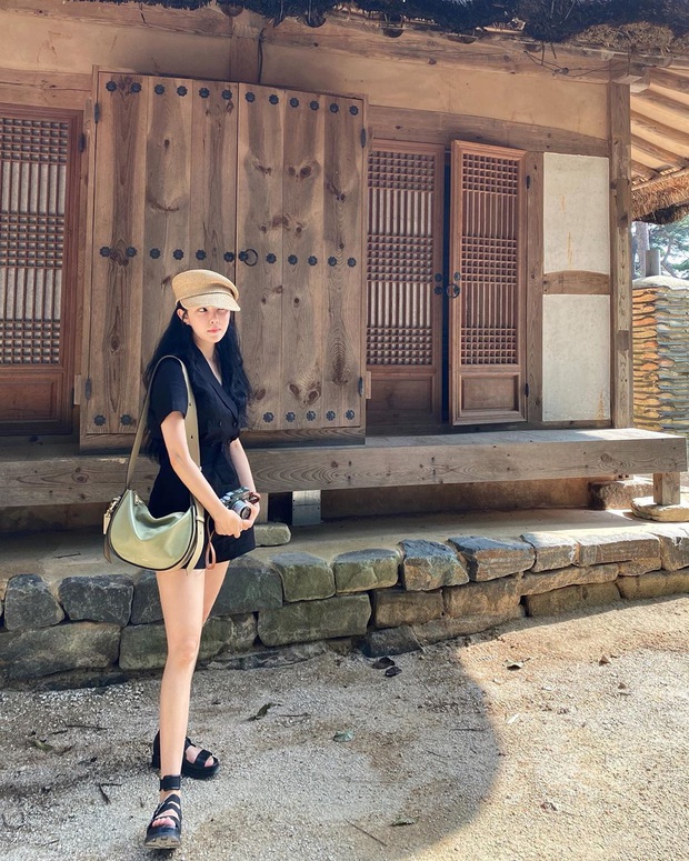 11 set đồ tối giản nhưng điệu đà, tôn dáng của sao Hàn, chị em cứ copy theo thì nhất định đi vào con đường “mặc đẹp” - Ảnh 22.