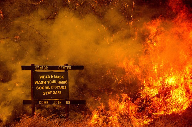 Người Mỹ chết lặng trước năm 2020 đầy sóng gió: Đây là năm tồi tệ nhất trong cuộc đời tôi! - Ảnh 2.