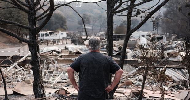 Người Mỹ chết lặng trước năm 2020 đầy sóng gió: Đây là năm tồi tệ nhất trong cuộc đời tôi! - Ảnh 1.