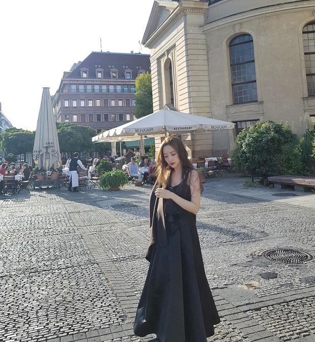 11 set đồ tối giản nhưng điệu đà, tôn dáng của sao Hàn, chị em cứ copy theo thì nhất định đi vào con đường “mặc đẹp” - Ảnh 1.