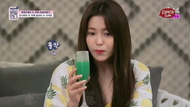 Cười nổ bụng pha tấu hài cực mạnh của 10 idol nữ: Dàn nữ thần lộ hết “bản chất”, chị cả BLACKPINK thích nhai giấy vệ sinh? - Ảnh 14.