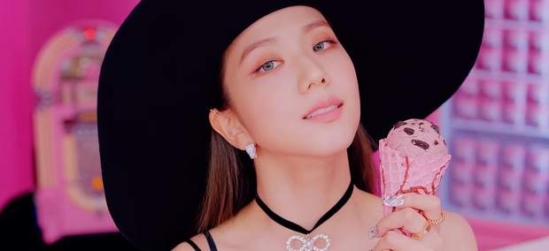 Xịt máu ngắm nhan sắc của Selena Gomez - BLACKPINK: Chị đẹp Hollywood sexy ngộp thở, Jennie - Lisa ngờ đâu lấn át cả nữ thần Jisoo - Ảnh 19.