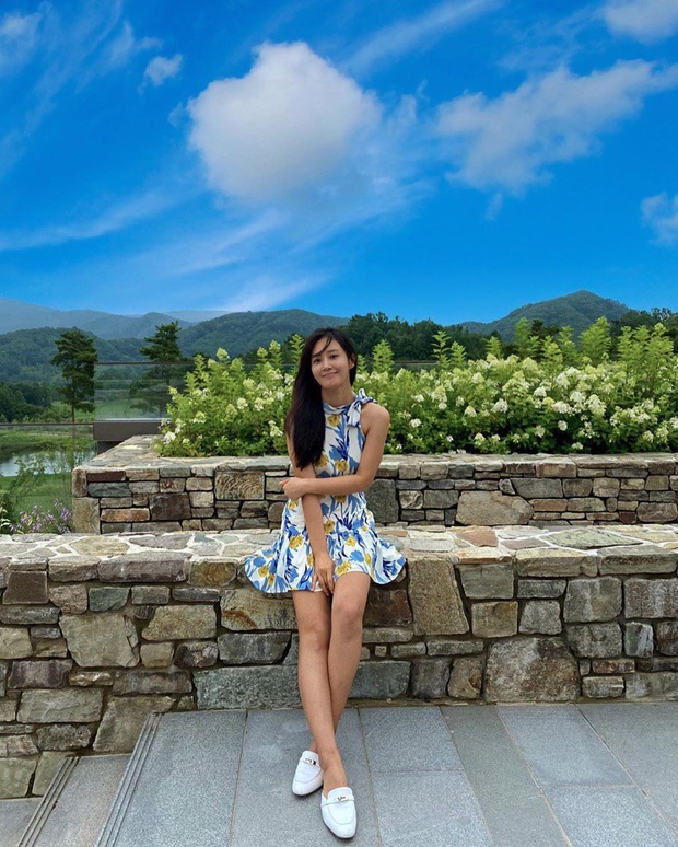 11 set đồ tối giản nhưng điệu đà, tôn dáng của sao Hàn, chị em cứ copy theo thì nhất định đi vào con đường “mặc đẹp” - Ảnh 10.