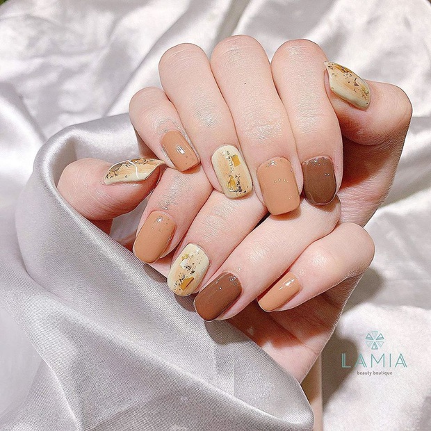 12 mẫu nail xinh yêu chuẩn trend mùa thu, chị em mau “bung lụa” để có bàn tay sang chảnh - Ảnh 4.