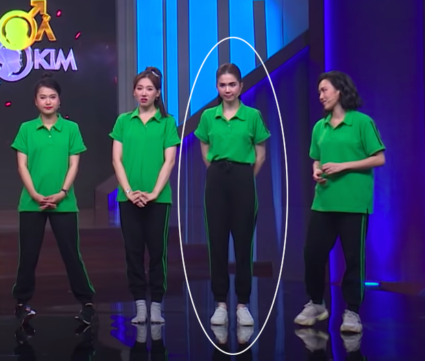 Chân dài dáng chuẩn như Mai Phương Thúy, Tiểu Vy cũng có ngày tự dìm dáng vì lười đóng thùng - Ảnh 4. Chân dài dáng chuẩn như Mai Phương Thúy, Tiểu Vy cũng có ngày tự dìm dáng vì lười đóng thùng - Ảnh 4.