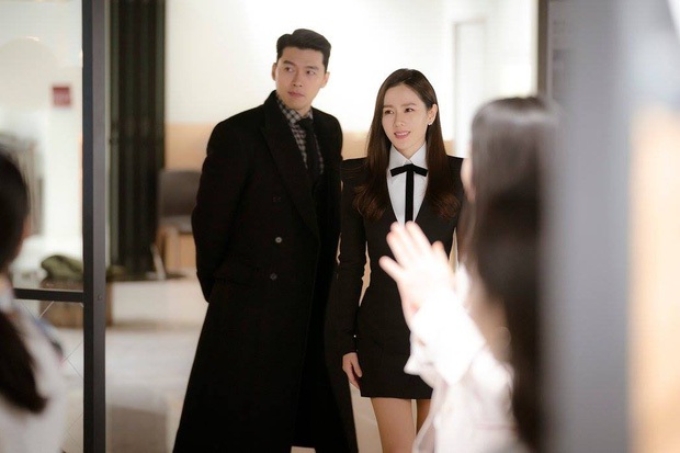 Đụng độ Điên nữ Itaewon Class và Son Ye Jin, bà hoàng sang chảnh Seo Ye Ji vẫn chẳng hề kém cạnh - Ảnh 4. Đụng độ Điên nữ Itaewon Class và Son Ye Jin, bà hoàng sang chảnh Seo Ye Ji vẫn chẳng hề kém cạnh - Ảnh 4.