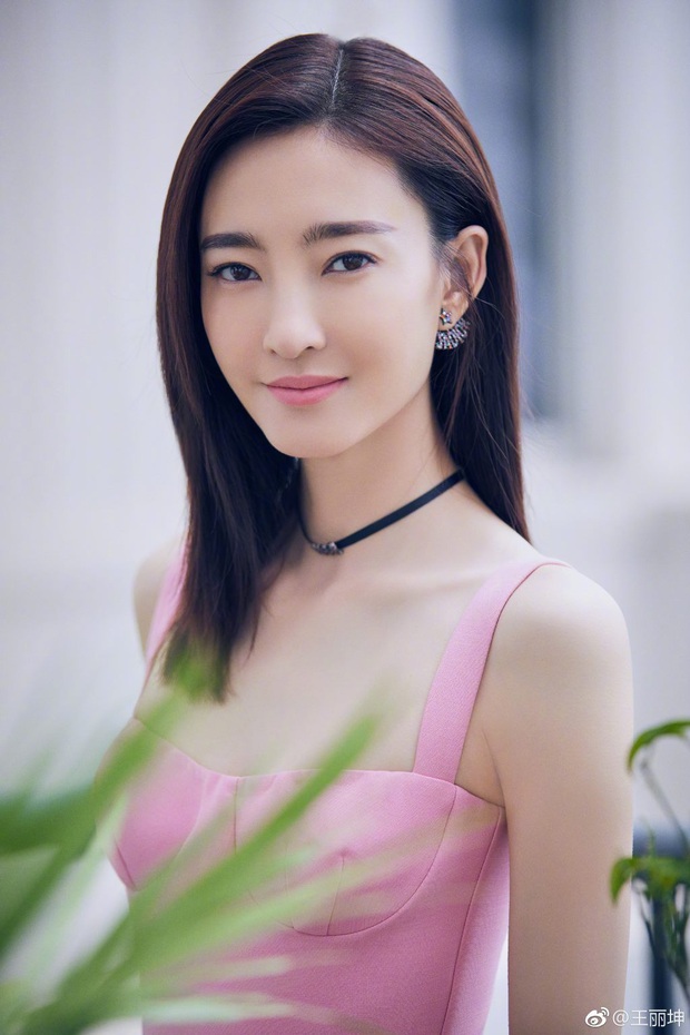 Tranh cãi BXH 55 sao nữ có gương mặt đẹp nhất châu Á: BLACKPINK, Nhiệt Ba thấp bất ngờ, top 5 đều quá khó hiểu - Ảnh 19. Tranh cãi BXH 55 sao nữ có gương mặt đẹp nhất châu Á: BLACKPINK, Nhiệt Ba thấp bất ngờ, top 5 đều quá khó hiểu - Ảnh 19.