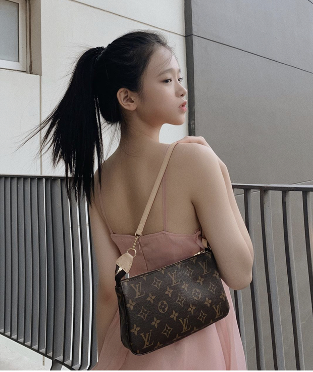 Linh Ka thừa nhận đã chi nửa tỷ để sắm hàng hiệu, mới 18 tuổi mà độ chịu chi không hề thua chị kém em - Ảnh 4. Linh Ka thừa nhận đã chi nửa tỷ để sắm hàng hiệu, mới 18 tuổi mà độ chịu chi không hề thua chị kém em - Ảnh 4.