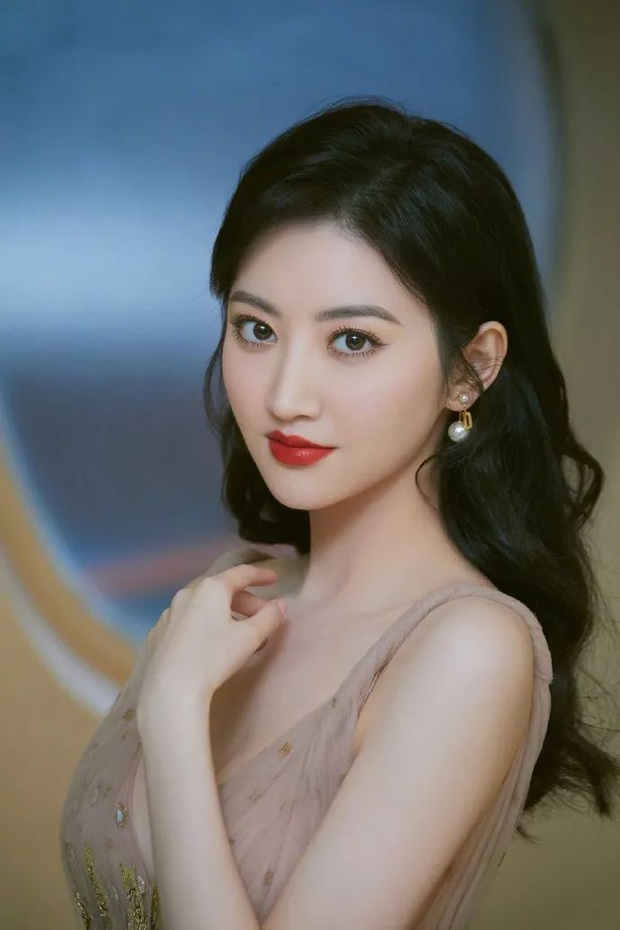 Tranh cãi BXH 55 sao nữ có gương mặt đẹp nhất châu Á: BLACKPINK, Nhiệt Ba thấp bất ngờ, top 5 đều quá khó hiểu - Ảnh 47. Tranh cãi BXH 55 sao nữ có gương mặt đẹp nhất châu Á: BLACKPINK, Nhiệt Ba thấp bất ngờ, top 5 đều quá khó hiểu - Ảnh 47.