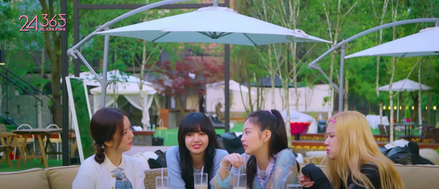BLACKPINK hết lời cảm ơn cô giáo khoai tây: Huấn luyện vũ đạo khắc nghiệt tới mức phát khóc nhưng nhờ thế mà nhóm tiến bộ rất nhanh - Ảnh 2. BLACKPINK hết lời cảm ơn cô giáo khoai tây: Huấn luyện vũ đạo khắc nghiệt tới mức phát khóc nhưng nhờ thế mà nhóm tiến bộ rất nhanh - Ảnh 2.