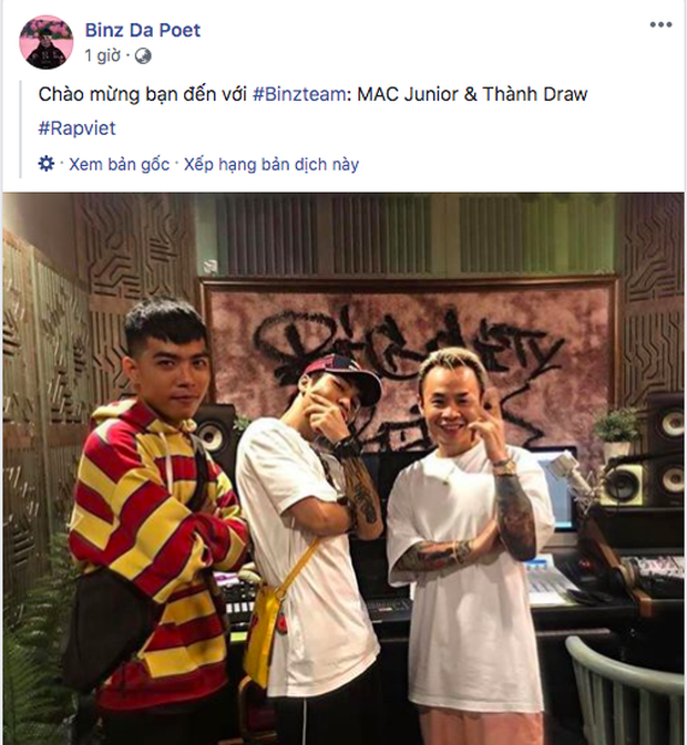 Binz đăng ảnh tự hào khoe 2 chiến binh tại Rap Việt nhưng fan lại đổ dồn sự chú ý đến tấm thảm siêu chất trong MV Bigcityboi - Ảnh 1. Binz đăng ảnh tự hào khoe 2 chiến binh tại Rap Việt nhưng fan lại đổ dồn sự chú ý đến tấm thảm siêu chất trong MV Bigcityboi - Ảnh 1.