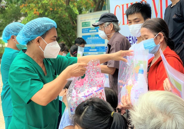 5 ngày liên tiếp Đà Nẵng không có ca lây nhiễm trong cộng đồng, 17 bệnh nhân Covid-19 được xuất viện - Ảnh 3. 5 ngày liên tiếp Đà Nẵng không có ca lây nhiễm trong cộng đồng, 17 bệnh nhân Covid-19 được xuất viện - Ảnh 3.