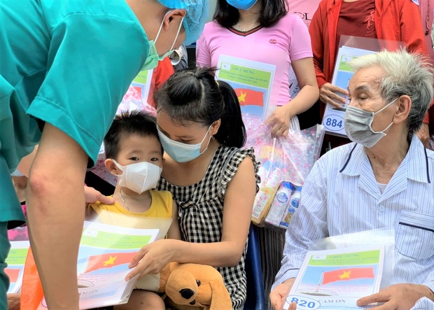 5 ngày liên tiếp Đà Nẵng không có ca lây nhiễm trong cộng đồng, 17 bệnh nhân Covid-19 được xuất viện - Ảnh 2. 5 ngày liên tiếp Đà Nẵng không có ca lây nhiễm trong cộng đồng, 17 bệnh nhân Covid-19 được xuất viện - Ảnh 2.