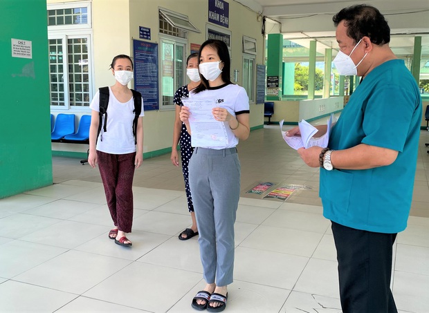5 ngày liên tiếp Đà Nẵng không có ca lây nhiễm trong cộng đồng, 17 bệnh nhân Covid-19 được xuất viện - Ảnh 4. 5 ngày liên tiếp Đà Nẵng không có ca lây nhiễm trong cộng đồng, 17 bệnh nhân Covid-19 được xuất viện - Ảnh 4.