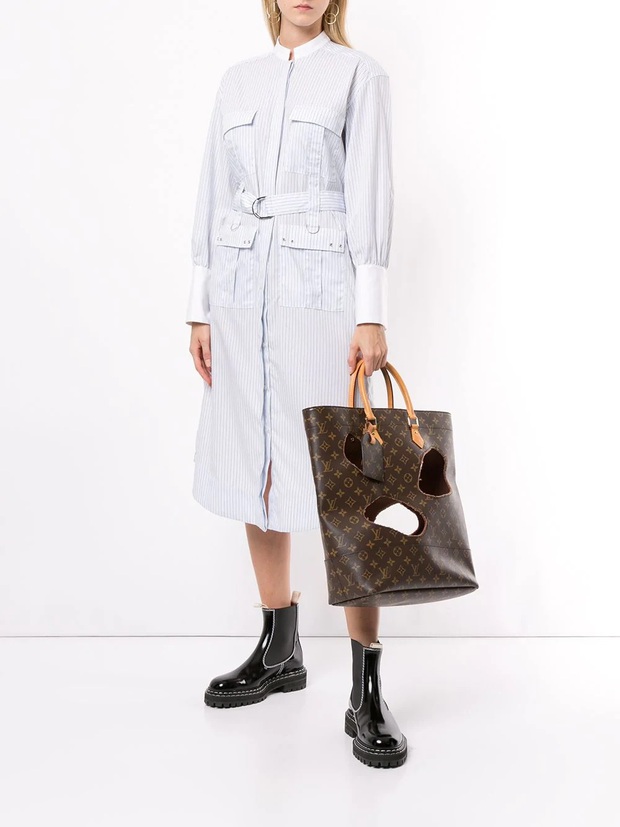 Louis Vuitton mở bán túi thủng lỗ chỗ như chuột gặm, chỉ thắc mắc xem liệu tín đồ hàng hiệu như Ngọc Trinh có dám sắm - Ảnh 2. Louis Vuitton mở bán túi thủng lỗ chỗ như chuột gặm, chỉ thắc mắc xem liệu tín đồ hàng hiệu như Ngọc Trinh có dám sắm - Ảnh 2.