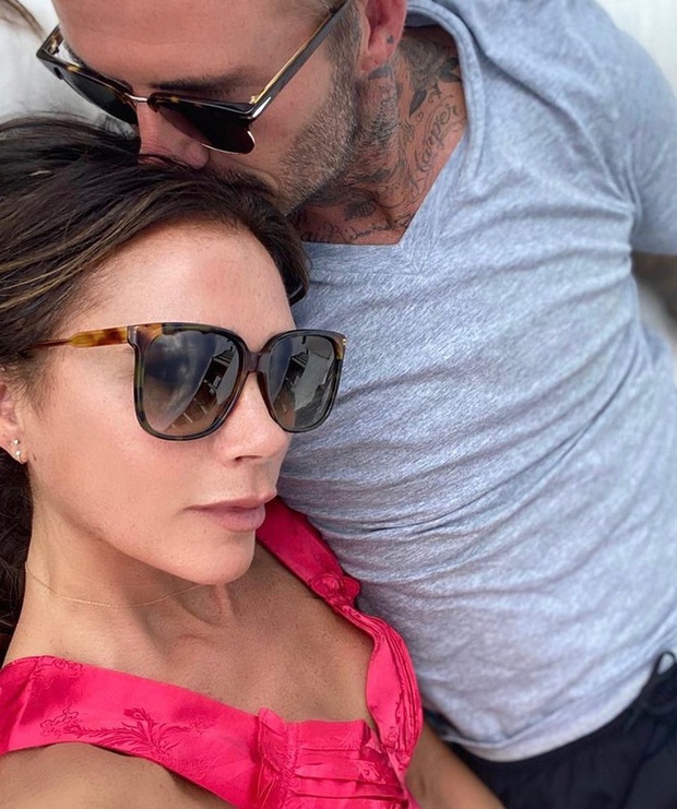 Victoria có lần hiếm hoi đăng ảnh tình tứ cùng ông xã David Beckham lên trang cá nhân, dòng chú thích ảnh gây chú ý vì chẳng liên quan - Ảnh 1. Victoria có lần hiếm hoi đăng ảnh tình tứ cùng ông xã David Beckham lên trang cá nhân, dòng chú thích ảnh gây chú ý vì chẳng liên quan - Ảnh 1.